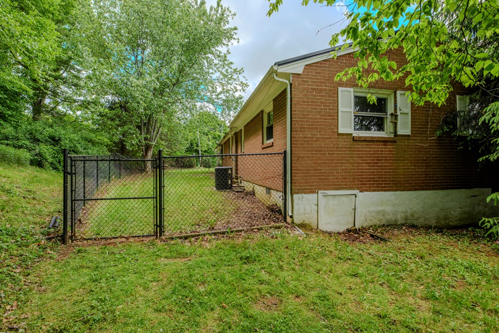 11 Chantilly Property Photo 16
