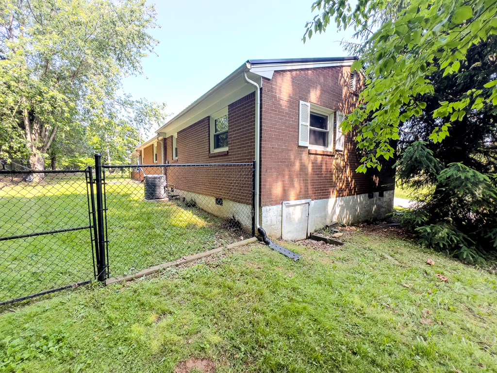 11 Chantilly Property Photo 21