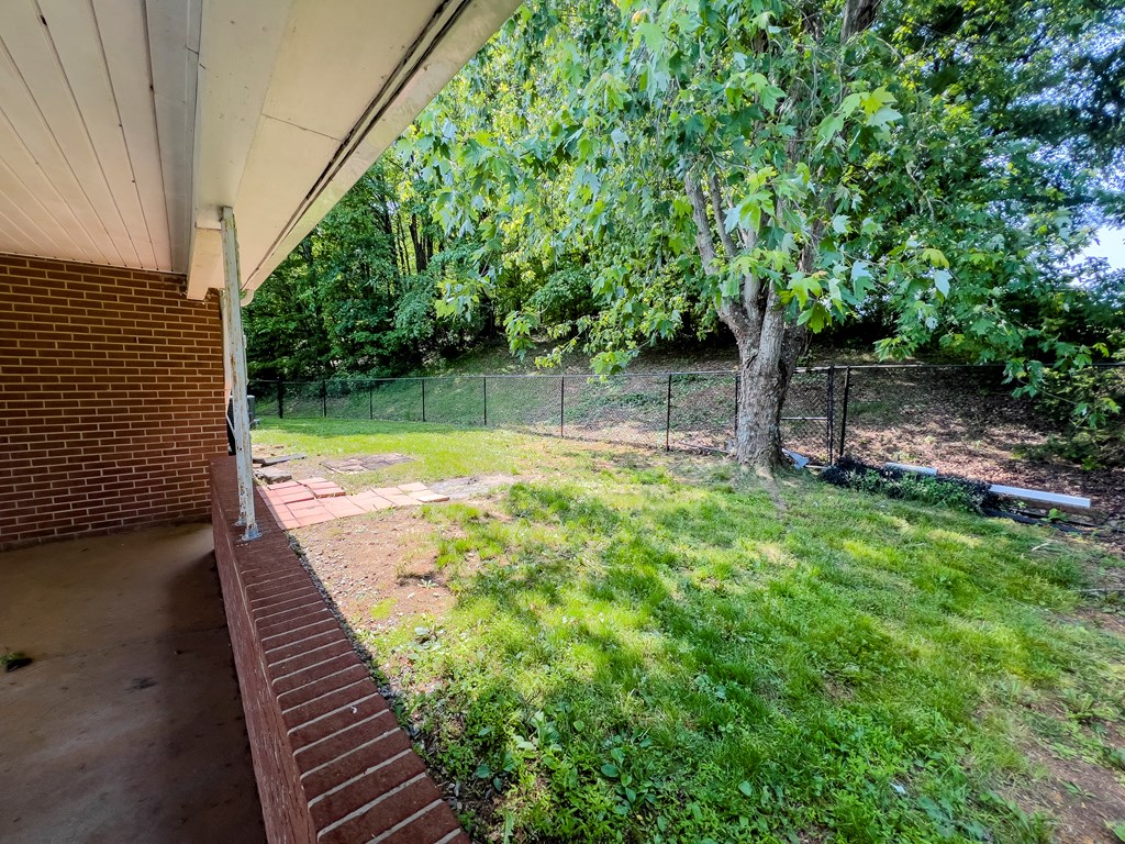 11 Chantilly Property Photo 24