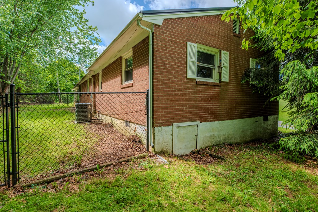 11 Chantilly Property Photo 25
