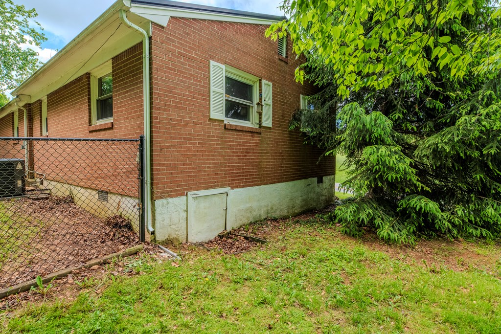 11 Chantilly Property Photo 26