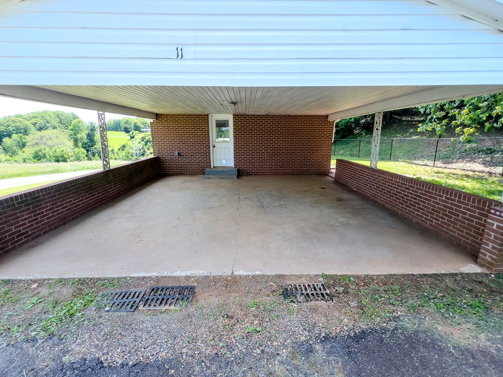 11 Chantilly Property Photo 33