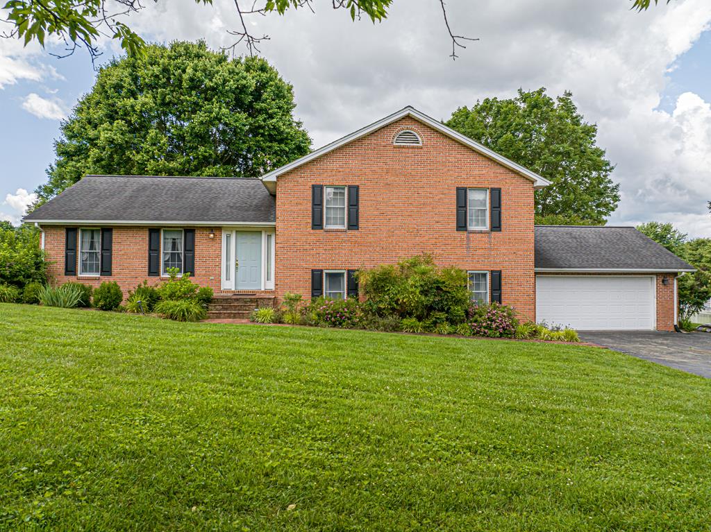 19464 Triple Crown Drive Property Photo