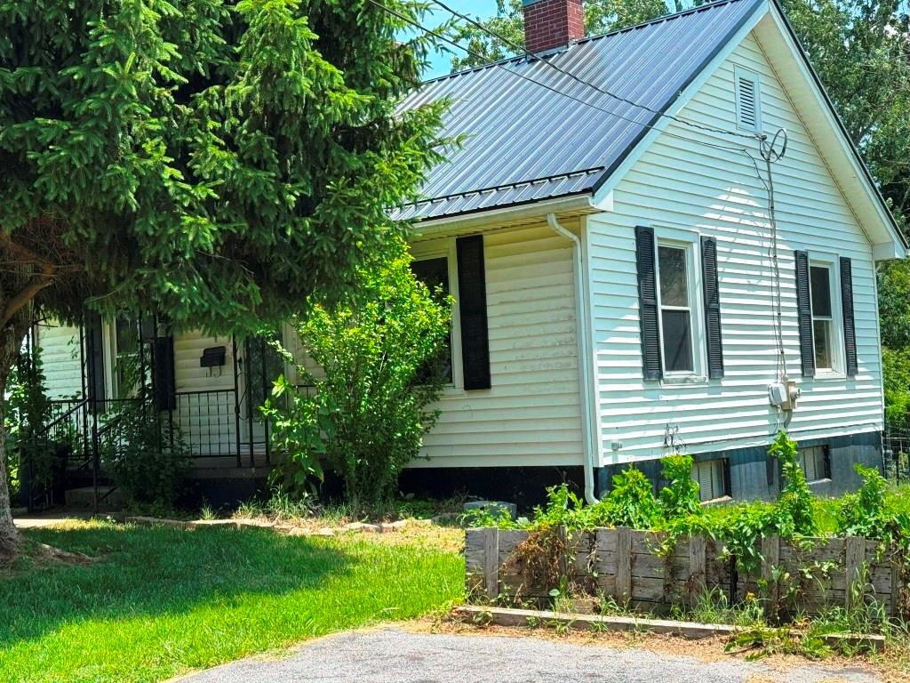 855 W Franklin St. Property Photo