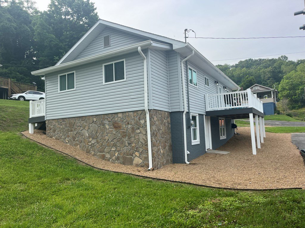 16540 Tazewell Street Property Photo 3