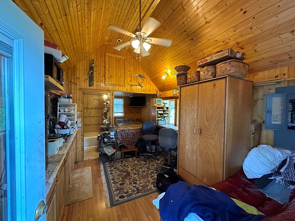 3863 Crockett's Cove Rd. Property Photo 8