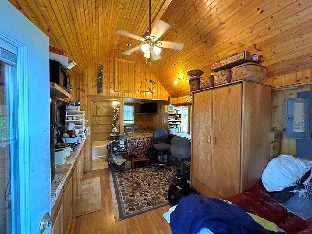 3863 Crockett's Cove Rd. Property Photo 9