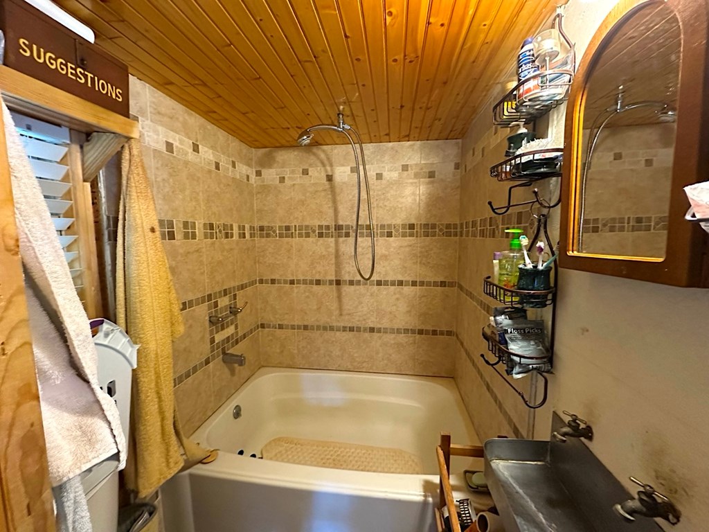 3863 Crockett's Cove Rd. Property Photo 10