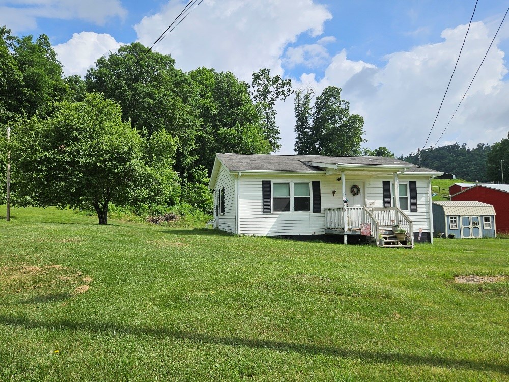 2155 Valley Rd Property Photo 2