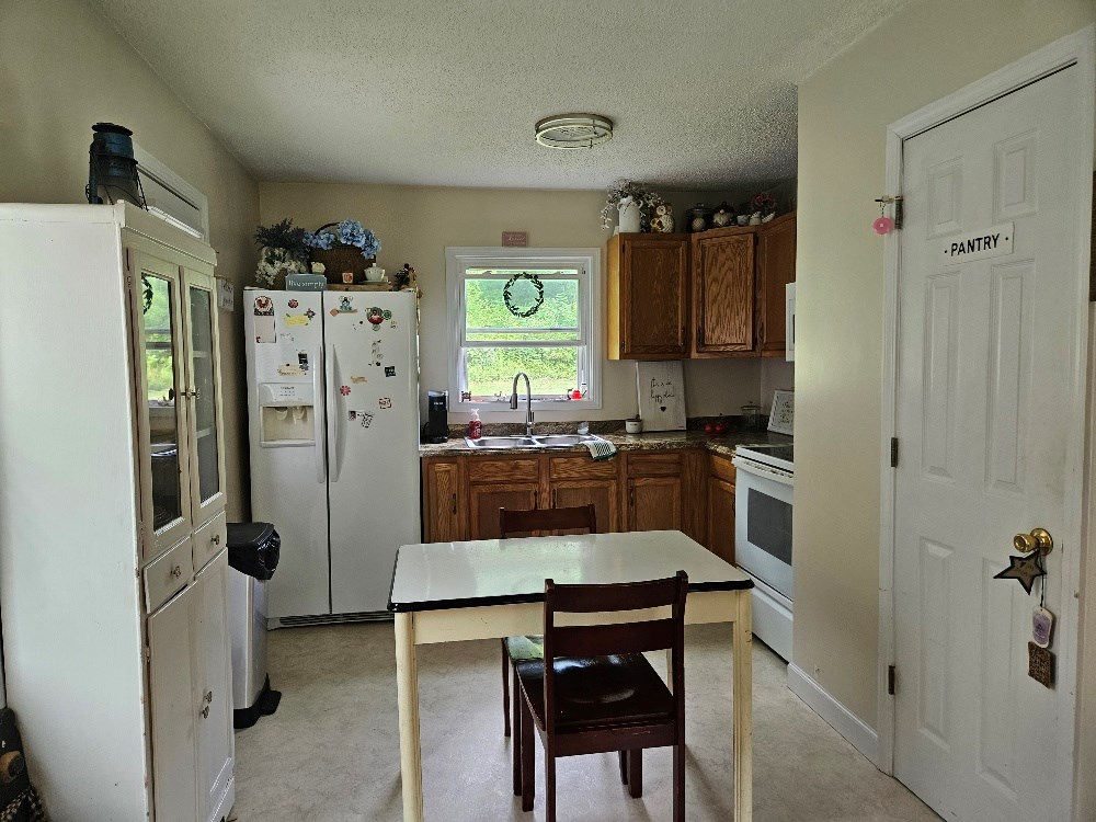 2155 Valley Rd Property Photo 5