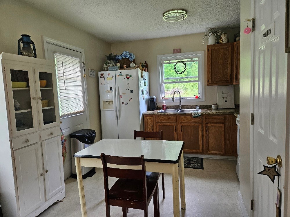 2155 Valley Rd Property Photo 6