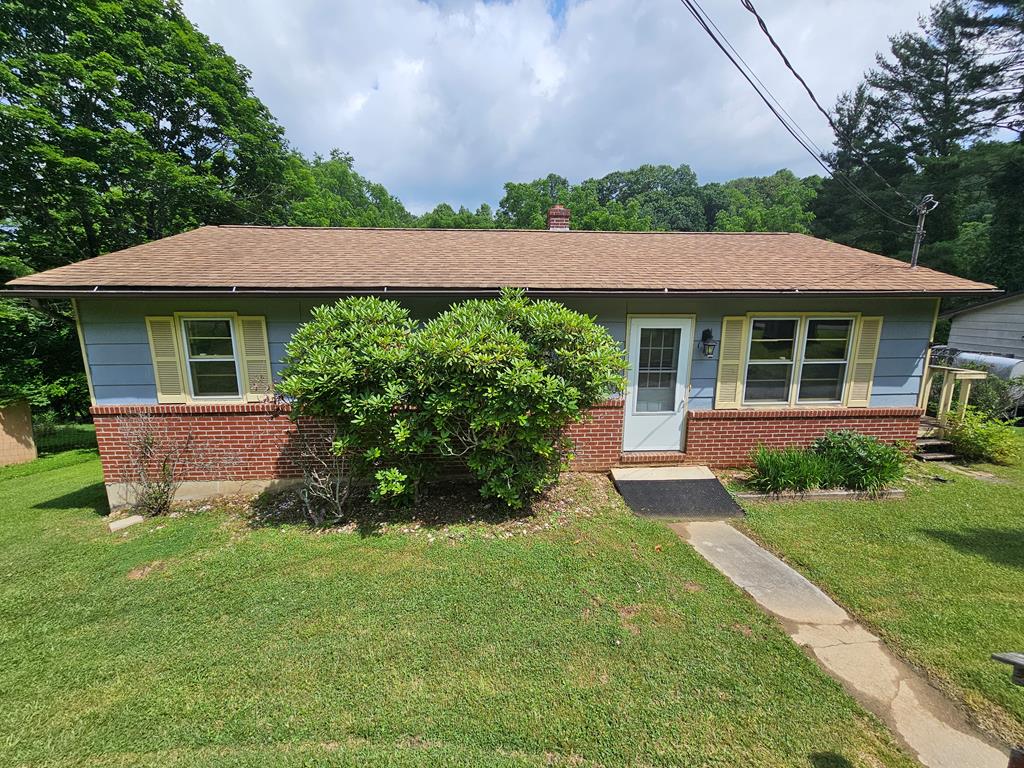 112 Laurel St Property Photo 1