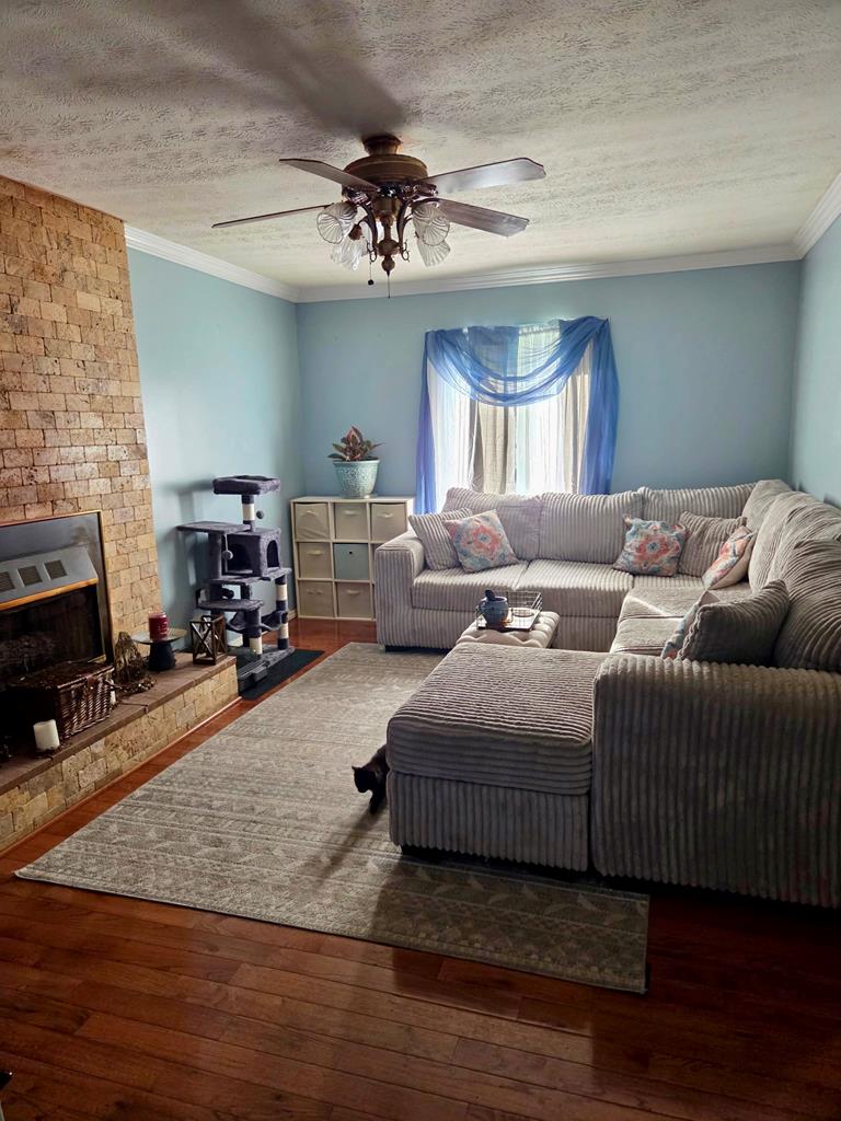 695 Thru Dr. Property Photo 2