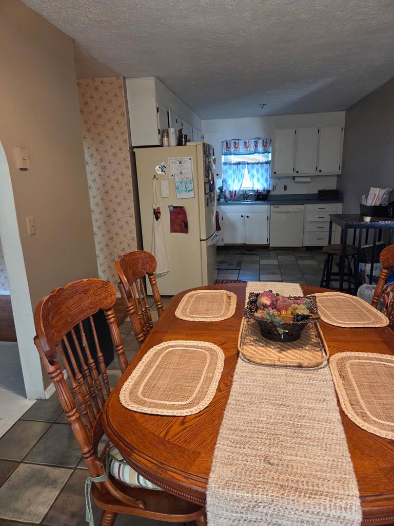 695 Thru Dr. Property Photo 6