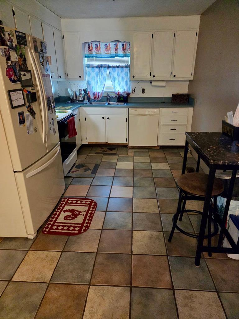 695 Thru Dr. Property Photo 8