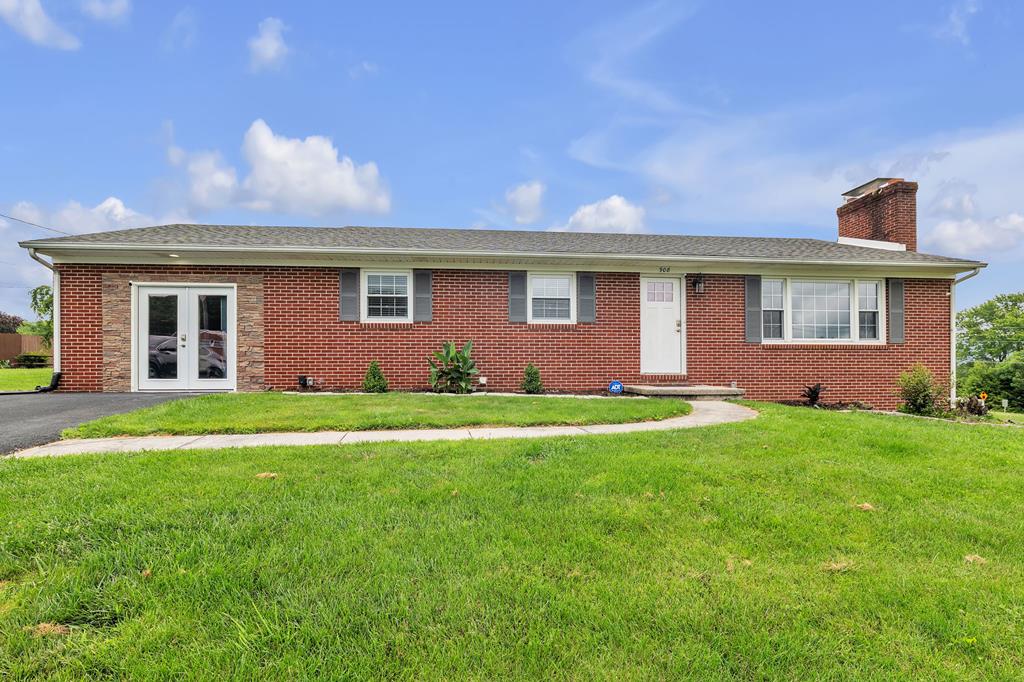 908 Middle Avenue Property Photo