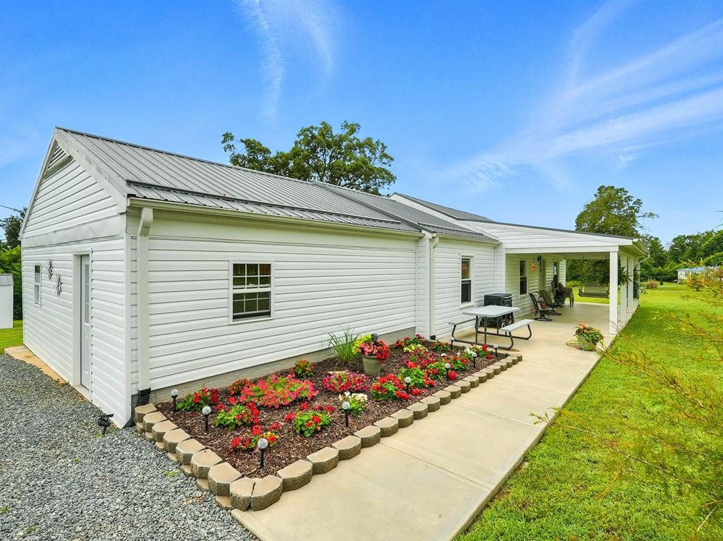 1085 Hunters Trail Property Photo 1