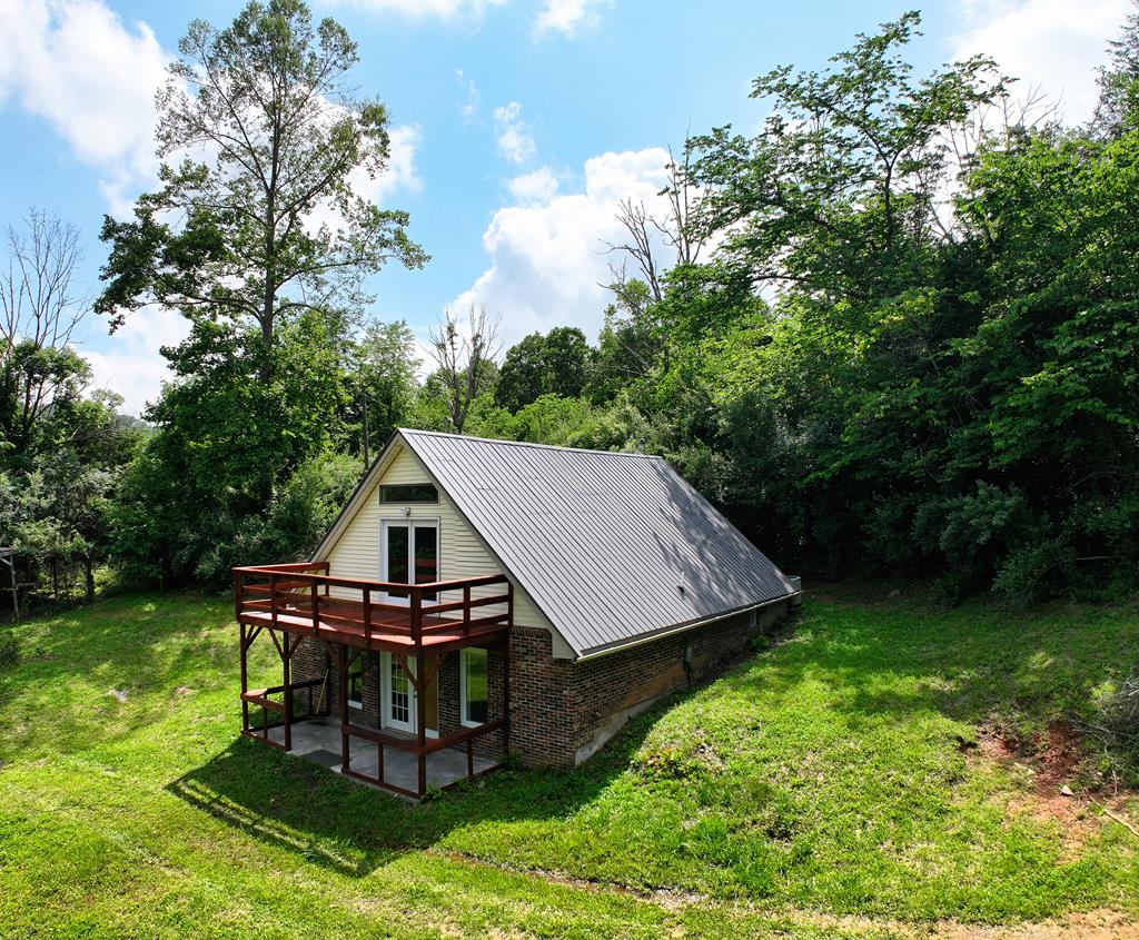 1803 Ivy Ridge Road Property Photo