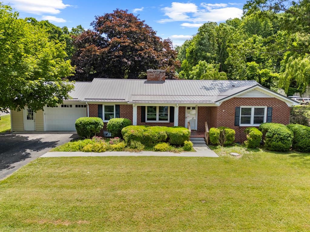 201 Woods Gap Road Property Photo 1