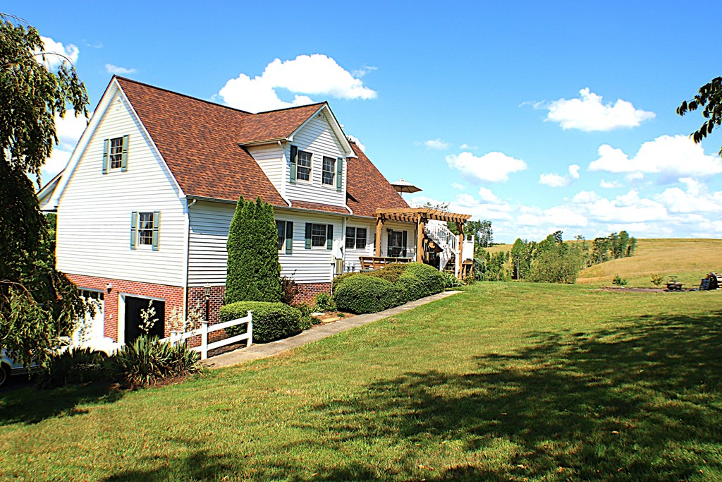 339 Hangar Road Property Photo 3