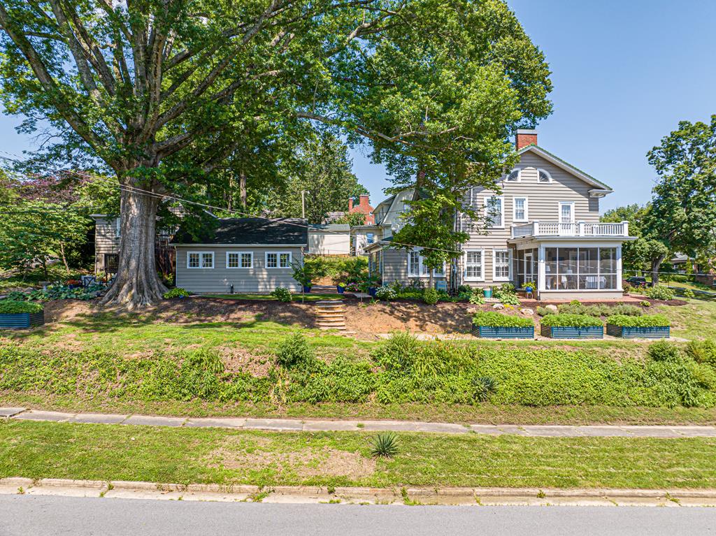 531 Lawrence Avenue Property Photo 6