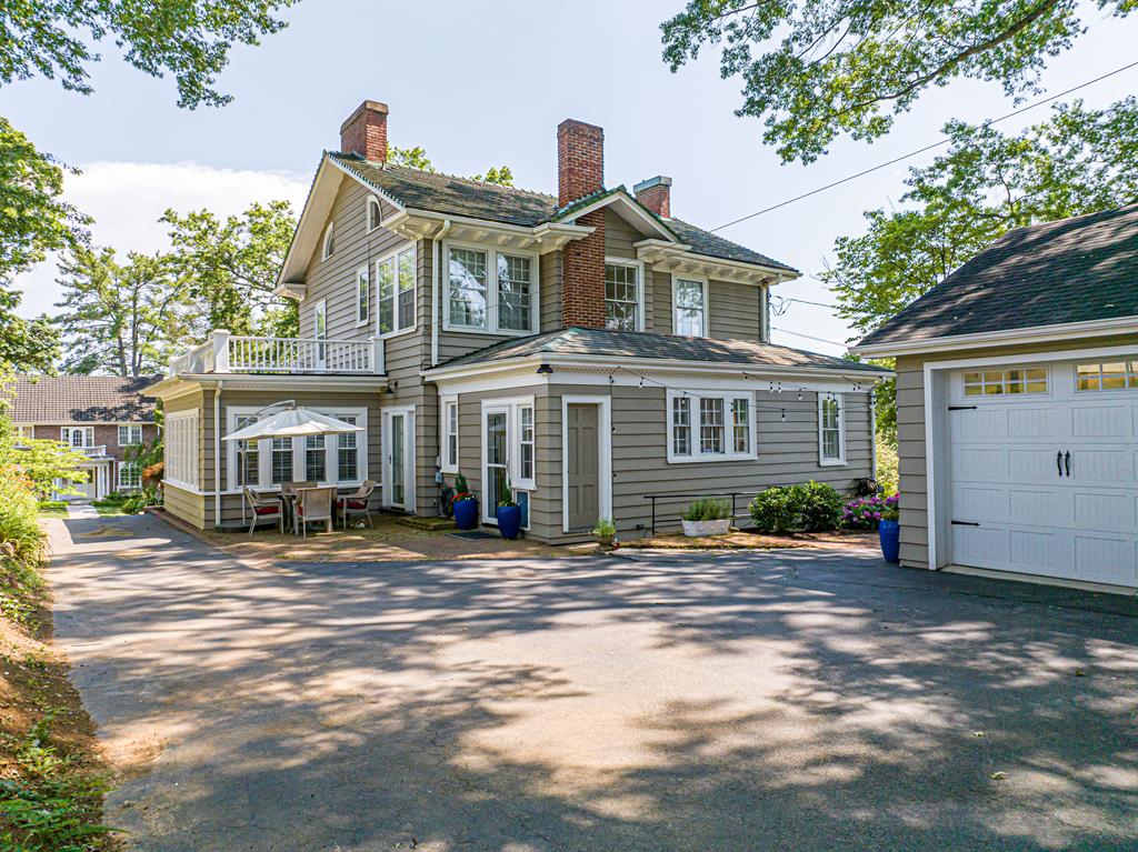 531 Lawrence Avenue Property Photo 9