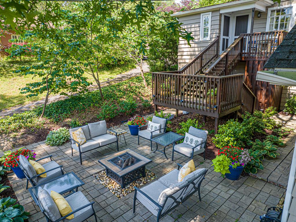 531 Lawrence Avenue Property Photo 14