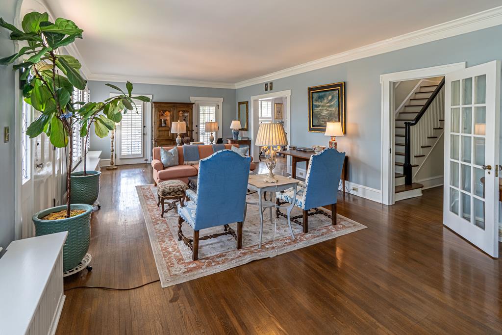 531 Lawrence Avenue Property Photo 26