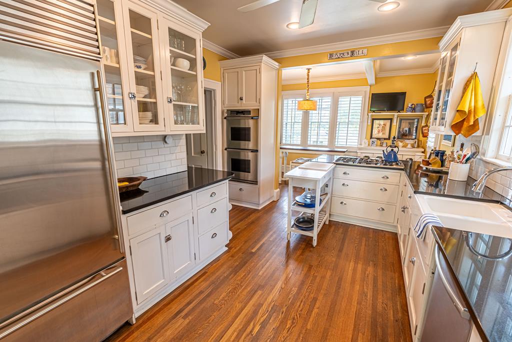 531 Lawrence Avenue Property Photo 40