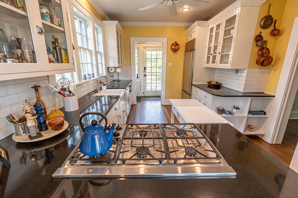 531 Lawrence Avenue Property Photo 45