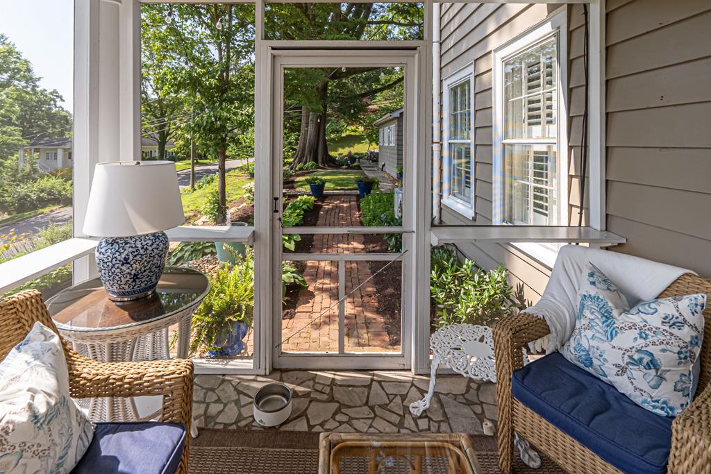 531 Lawrence Avenue Property Photo 56