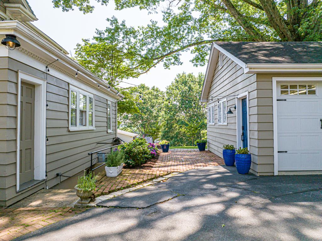 531 Lawrence Avenue Property Photo 85