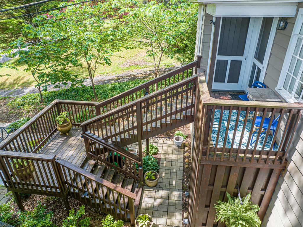 531 Lawrence Avenue Property Photo 94