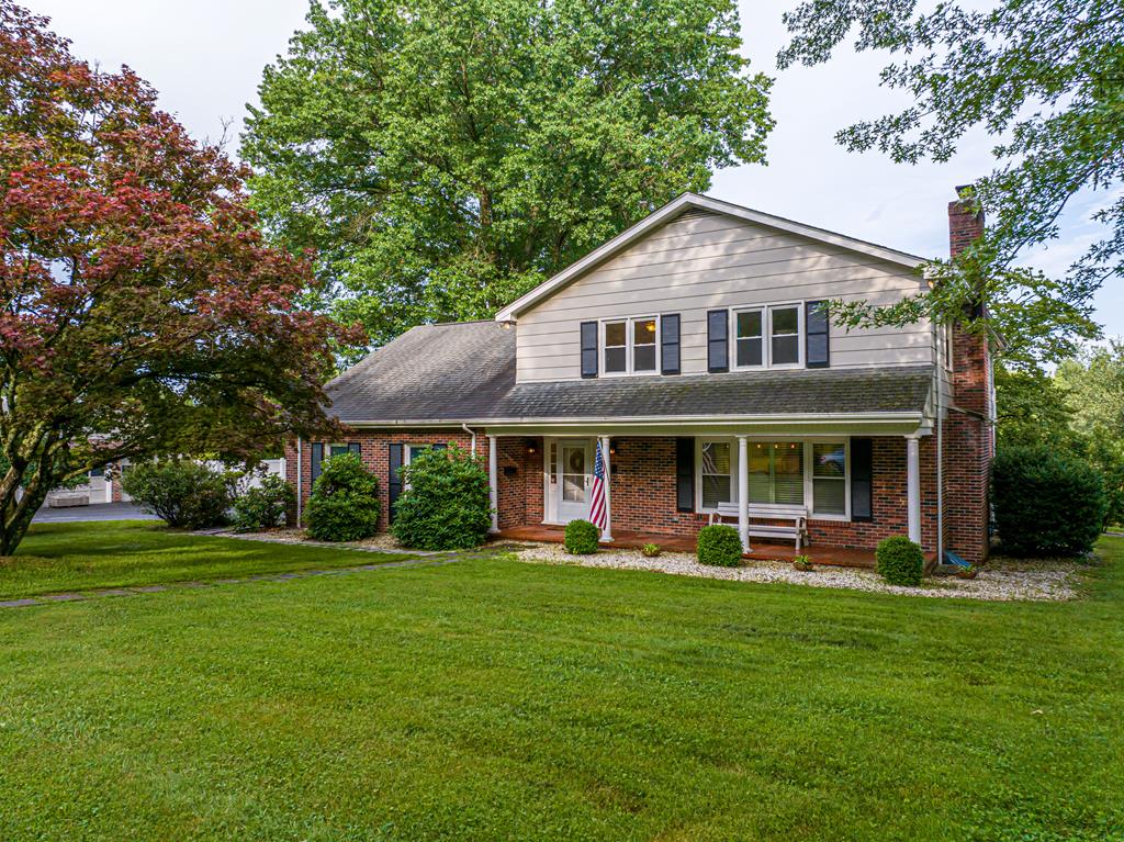 142 Ne Hillside Dr. Property Photo