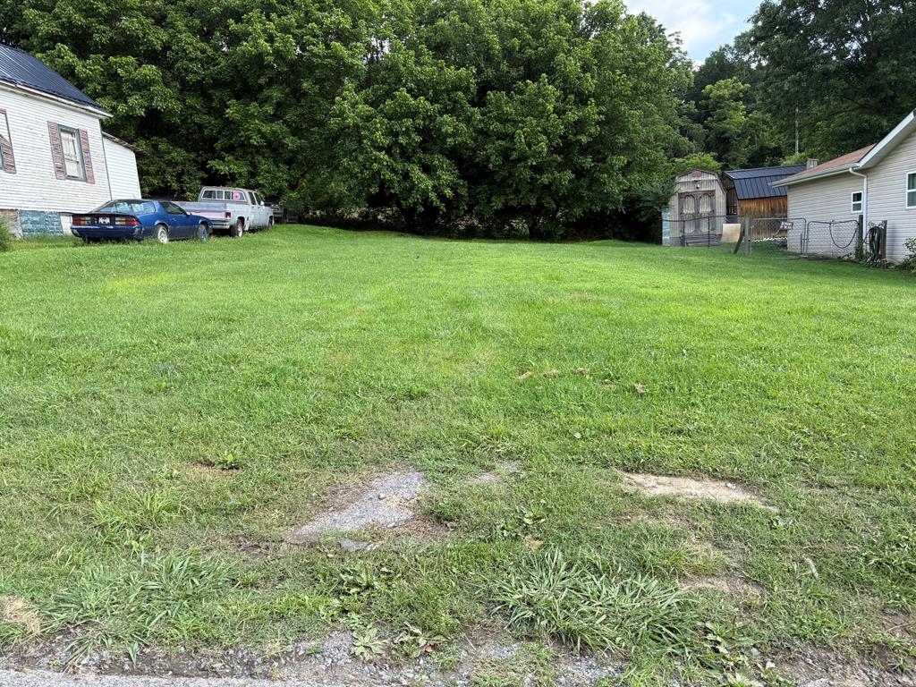 955 Barker St Property Photo 1