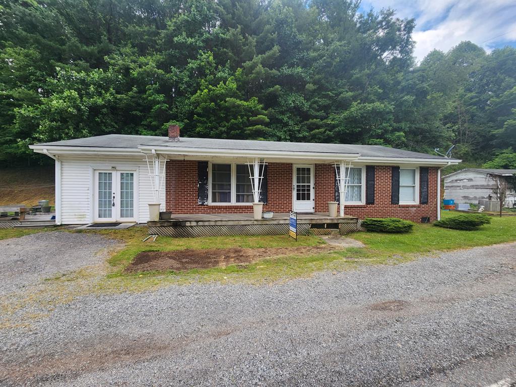 10489 Troutdale Property Photo 1