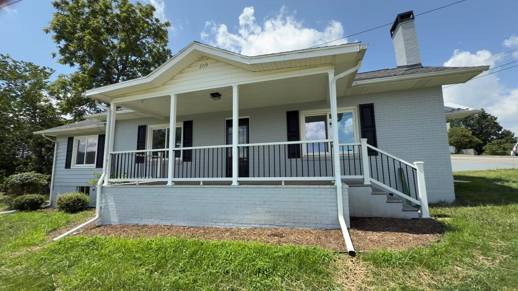 209 Mcarthur St Property Photo 1