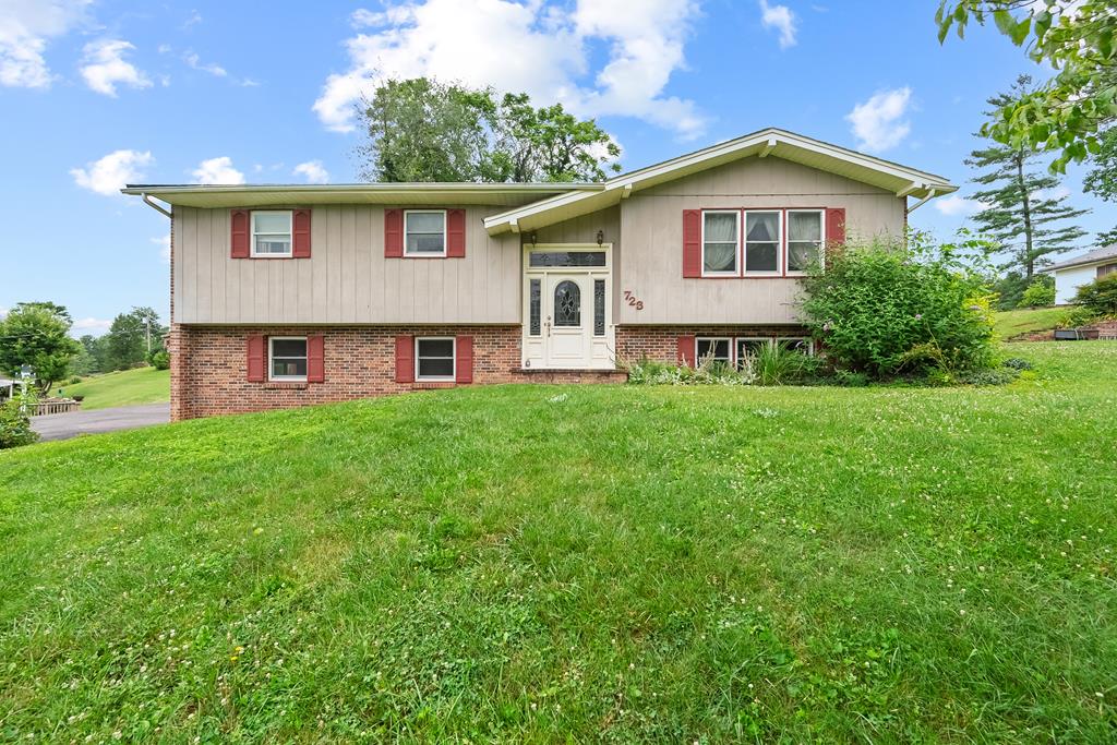 723 Meadow Dr Property Photo