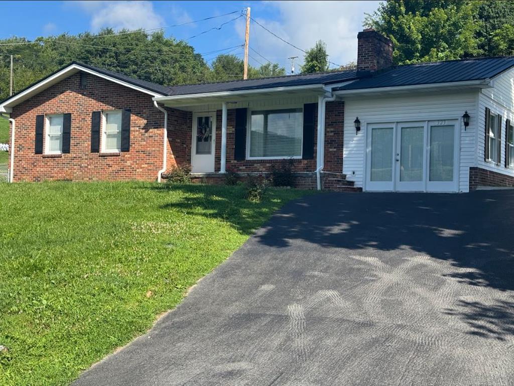 323 Maid St. Property Photo 1