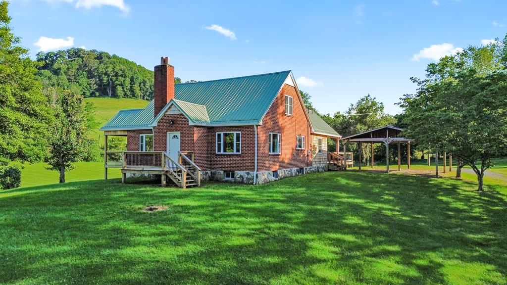 10114 Hayters Gap Road Property Photo 1