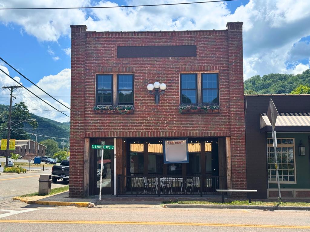 109 W Laurel Ave