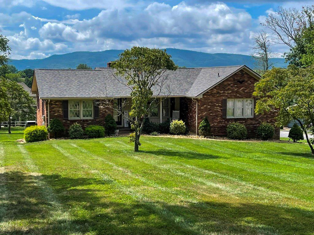 925 Mountain View Drive Property Photo