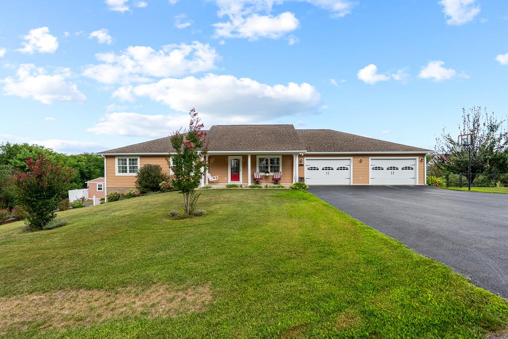 409 Whispering Pines Rd Property Photo 1