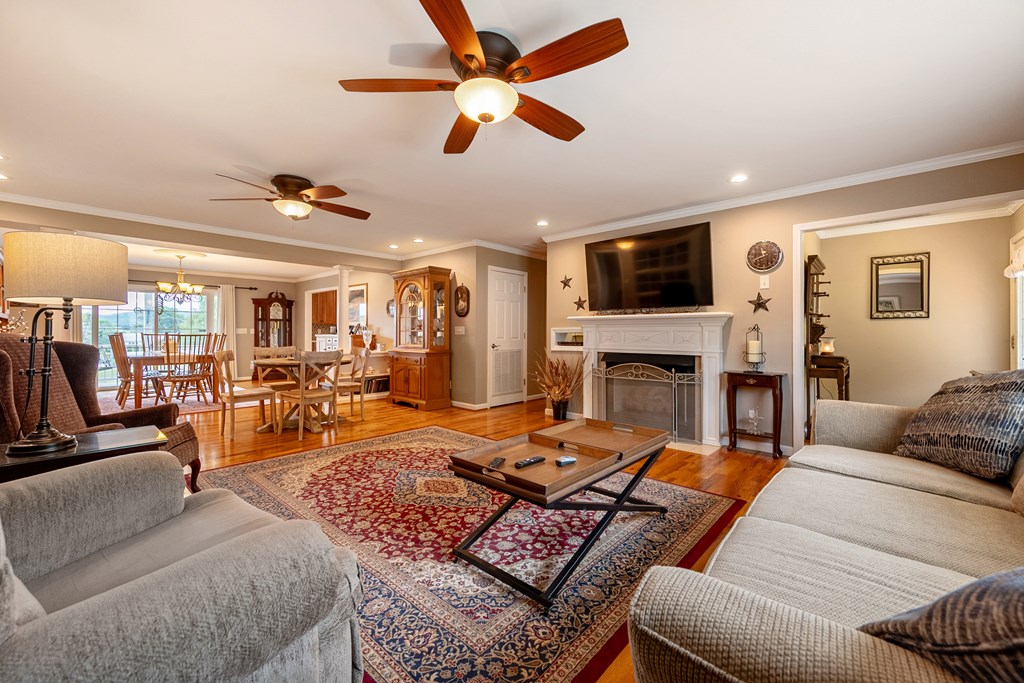 409 Whispering Pines Rd Property Photo 12