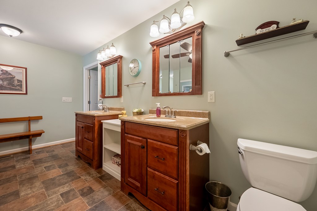 409 Whispering Pines Rd Property Photo 40