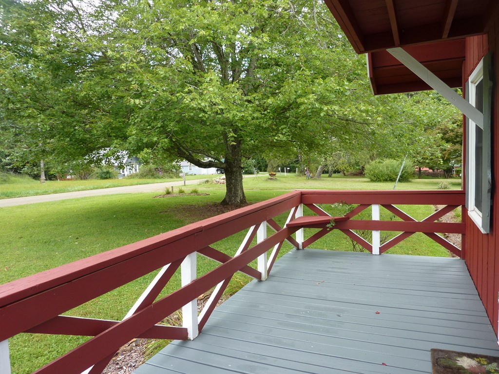 233 Alpine Crest Property Photo 5