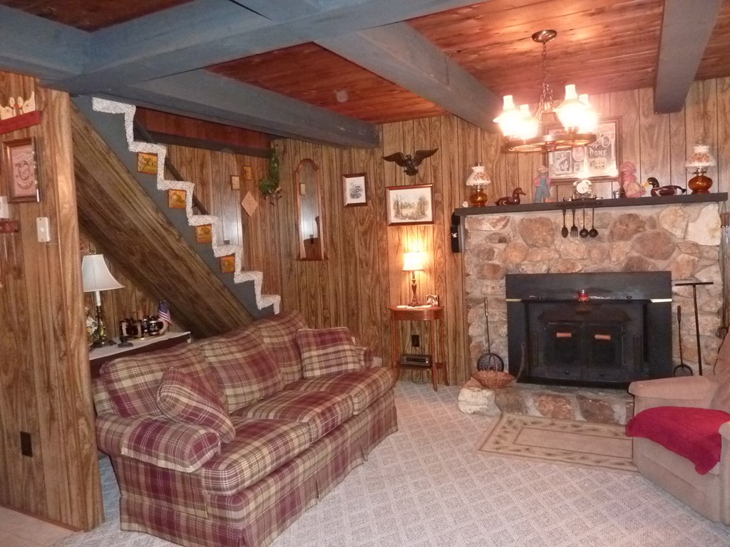 233 Alpine Crest Property Photo 9