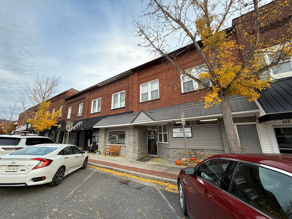 145 Suffolk Ave Property Photo 1