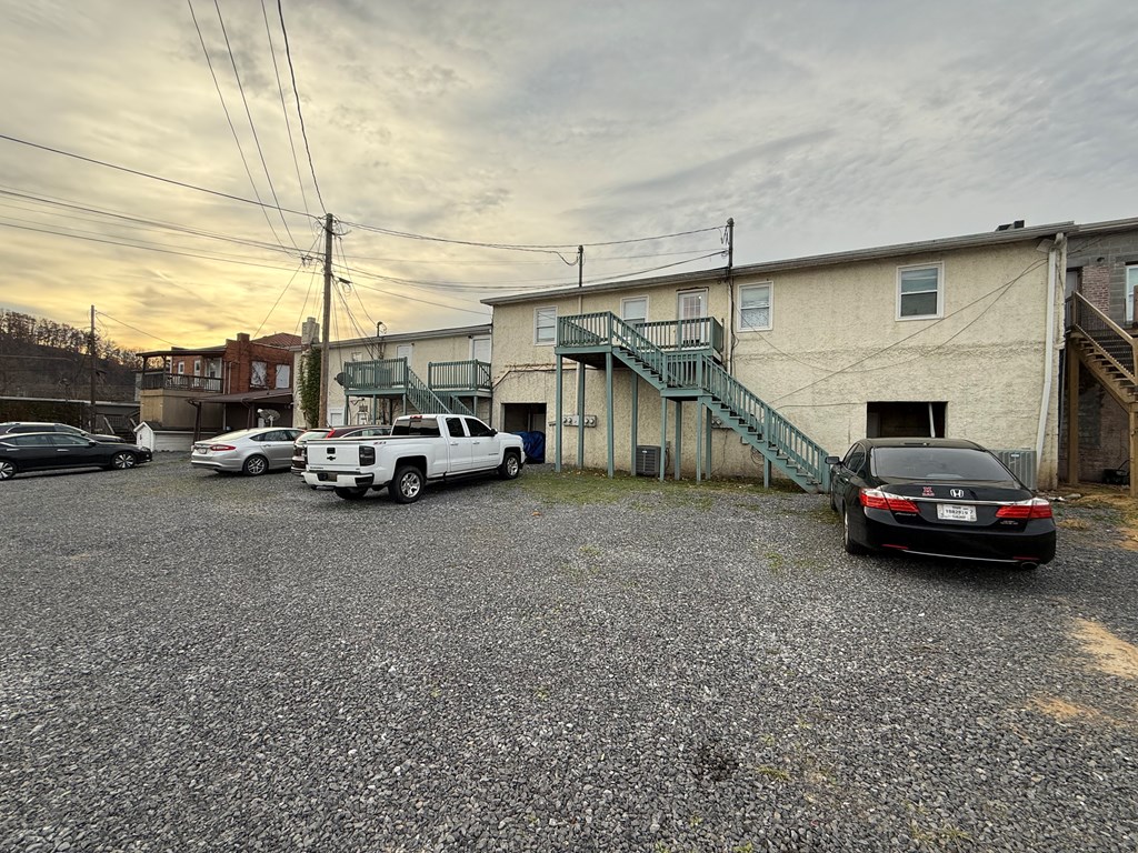145 Suffolk Ave Property Photo 2