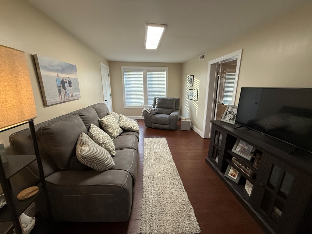 145 Suffolk Ave Property Photo 17